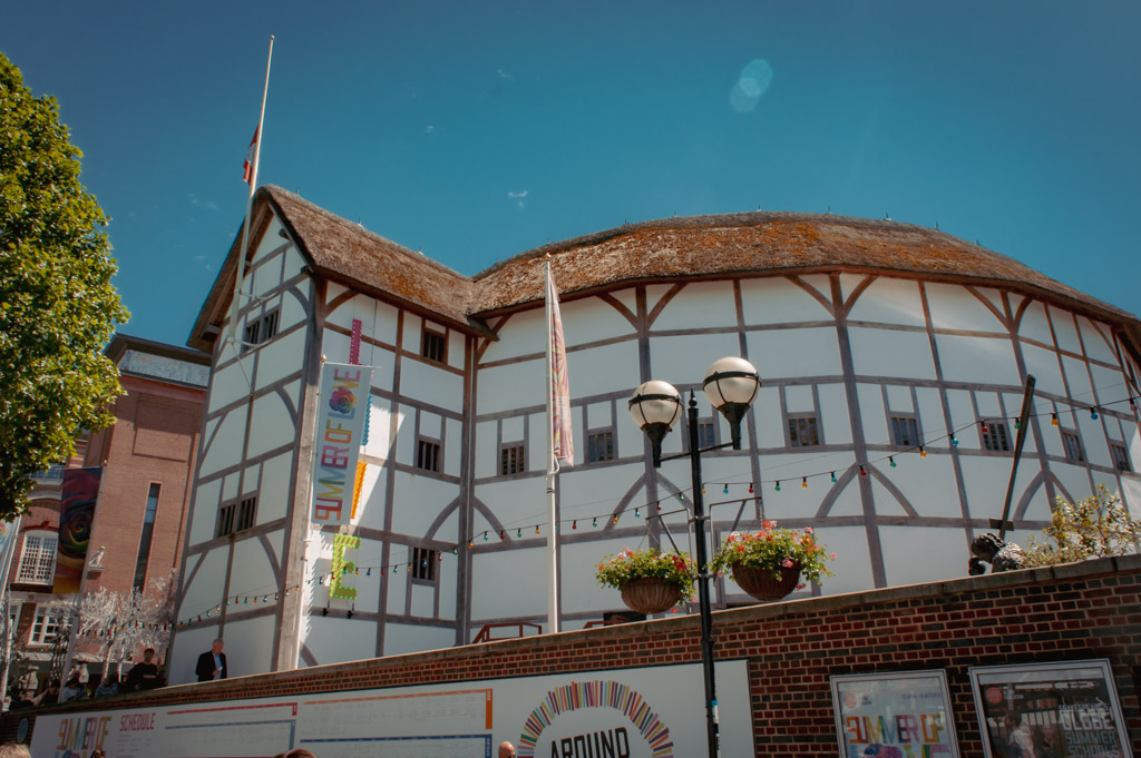 Shakespeares Globe Theater in Londen: £5 Voorstellingen! || The London Tester