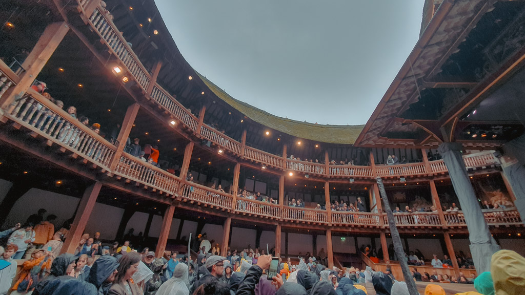 Shakespeares Globe Theater in Londen: £5 Voorstellingen! || The London Tester