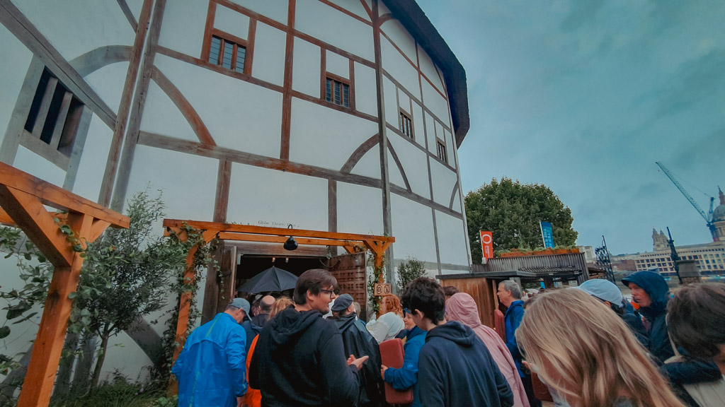 Shakespeares Globe Theater in Londen: £5 Voorstellingen! || The London Tester