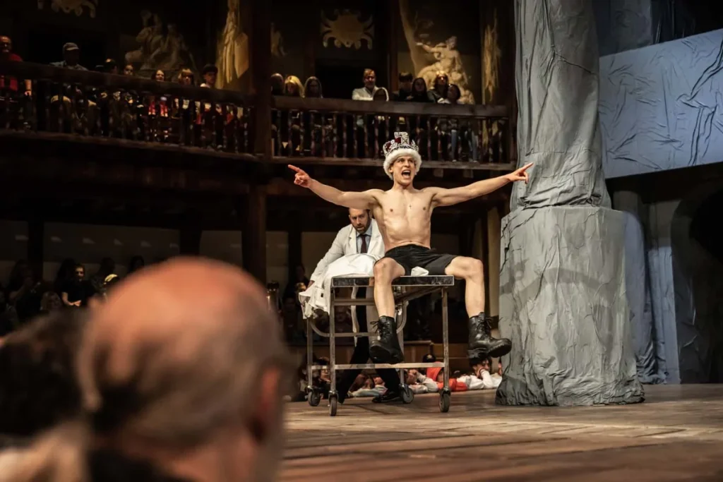 Shakespeares Globe Theater in Londen: £5 Voorstellingen! || The London Tester