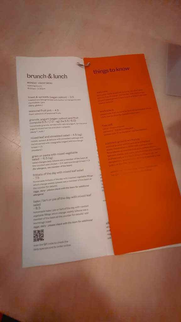Echt Buurtcafé in Londen: The Common E2 in de Wijk Bethnal Green || The London Tester