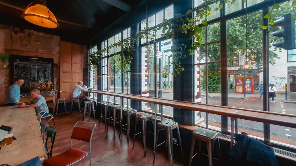 Historische Pub met Rooftop in Londen: The Culpeper in de Wijk Spitalfields || The London Tester