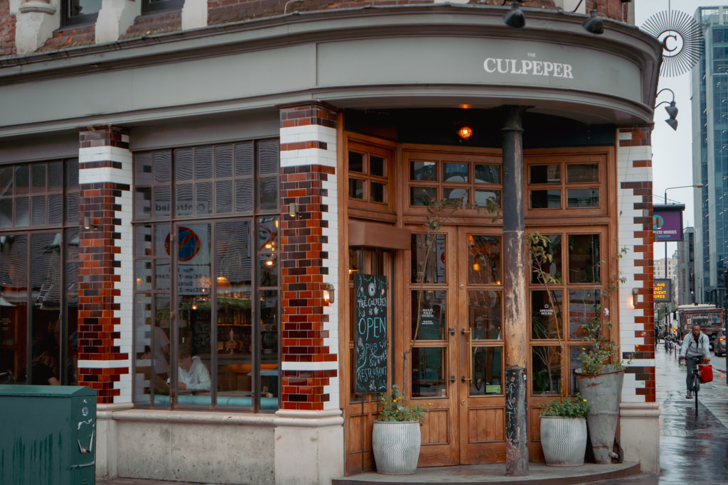 Historische Pub met Rooftop in Londen: The Culpeper in de Wijk Spitalfields || The London Tester
