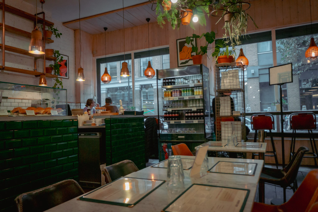 Fijn Brunchcafé in Londen: Attendant Coffee Roasters in de Wijk Shoreditch || The London Tester