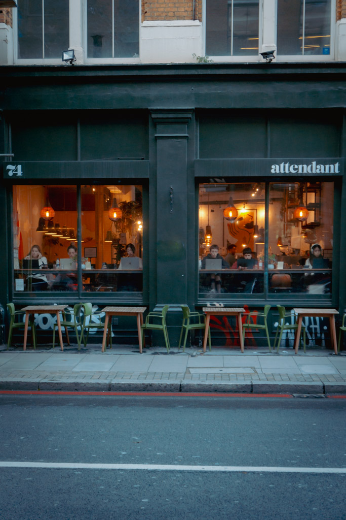 Fijn Brunchcafé in Londen: Attendant Coffee Roasters in de Wijk Shoreditch || The London Tester
