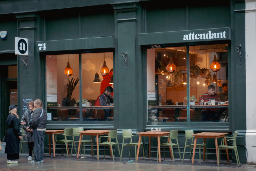 Fijn Brunchcafé in Londen: Attendant Coffee Roasters in de Wijk Shoreditch || The London Tester
