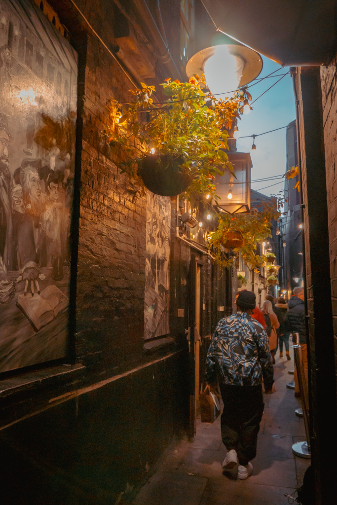 Historische Winkelstraat in Londen: Cecil Court || The London Tester