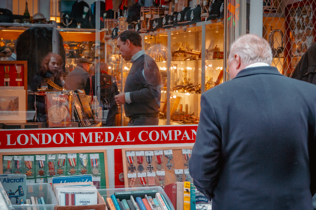 Historische Winkelstraat in Londen: Cecil Court || The London Tester