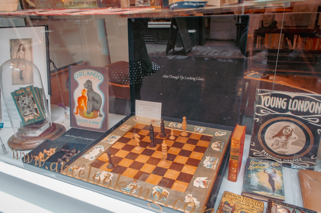 Historische Winkelstraat in Londen: Cecil Court || The London Tester