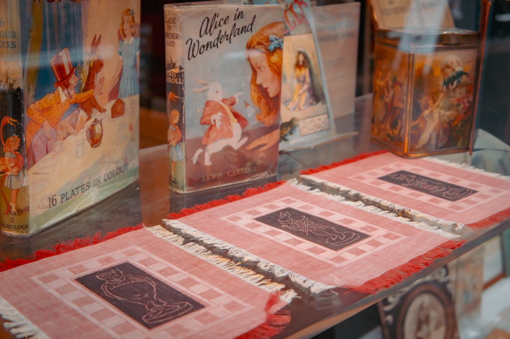Historische Winkelstraat in Londen: Cecil Court || The London Tester