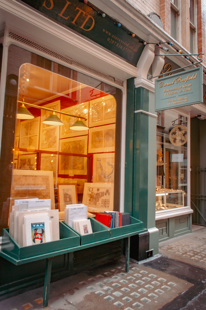 Historische Winkelstraat in Londen: Cecil Court || The London Tester