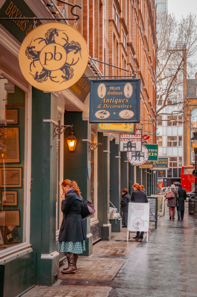 Historische Winkelstraat in Londen: Cecil Court || The London Tester