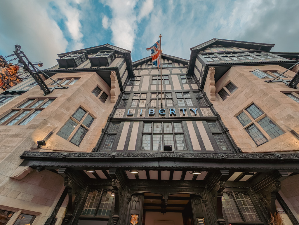 Liberty London Warenhuis: Iconisch Gebouw in Londen || The London Tester