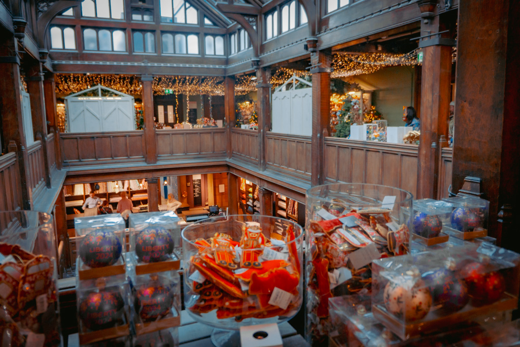 Liberty London Warenhuis: Iconisch Gebouw in Londen || The London Tester