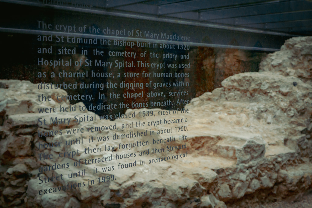 Charnel House Spitalfields - Ondergronds Middeleeuws Gebouw in Hartje Londen || The London Tester