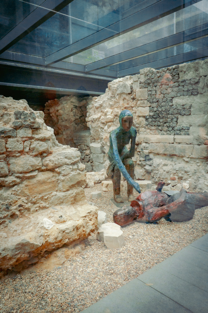 Charnel House Spitalfields - Ondergronds Middeleeuws Gebouw in Hartje Londen || The London Tester