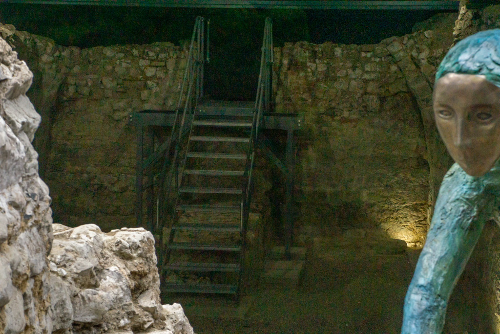Charnel House Spitalfields - Ondergronds Middeleeuws Gebouw in Hartje Londen || The London Tester