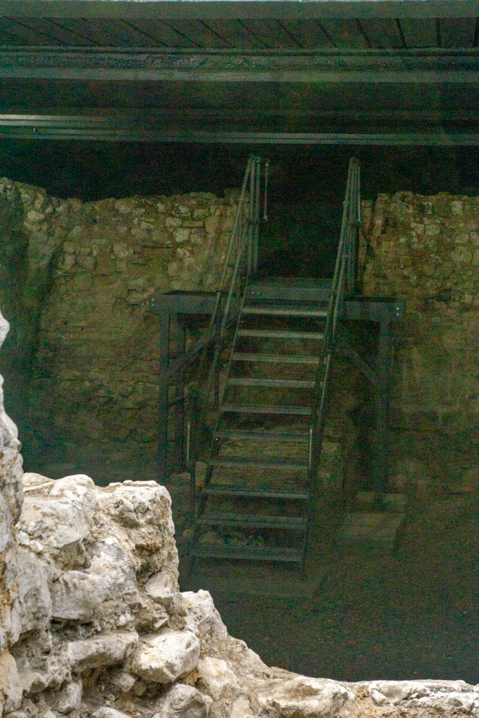 Charnel House Spitalfields - Ondergronds Middeleeuws Gebouw in Hartje Londen || The London Tester