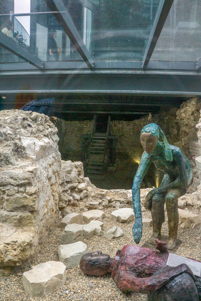 Charnel House Spitalfields - Ondergronds Middeleeuws Gebouw in Hartje Londen || The London Tester